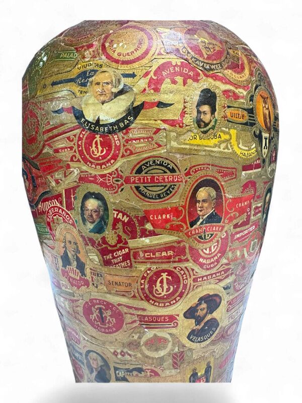 Vase à décors de Bagues de Cigares – Art Populaire, vers 1900