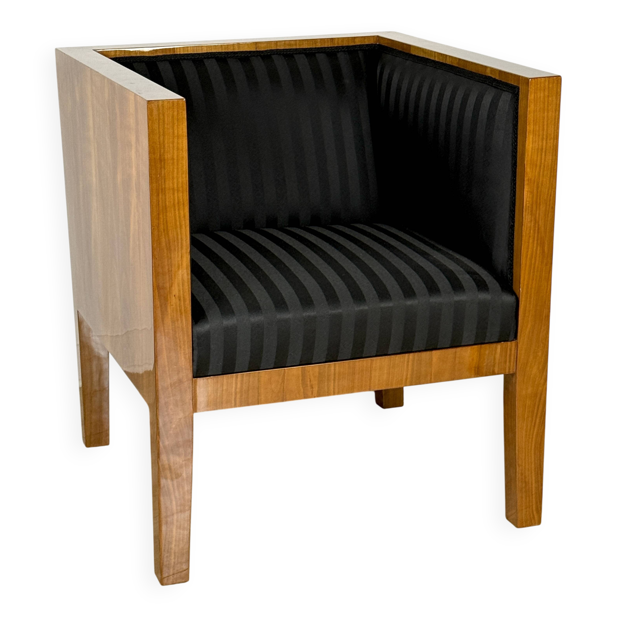 Elegant square-shaped armchair made of natural cherry wood