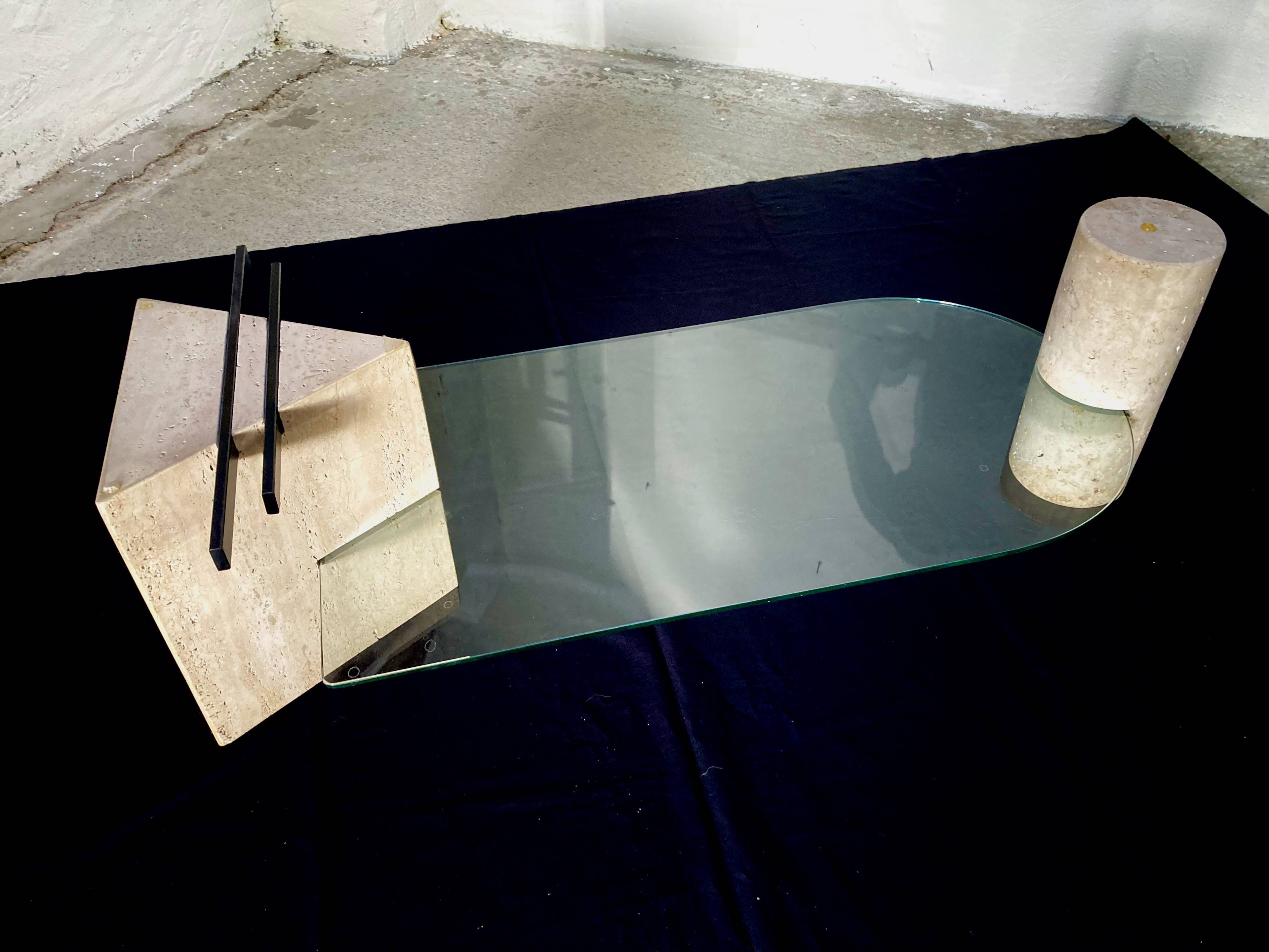 Coffee table in the Artedi style.