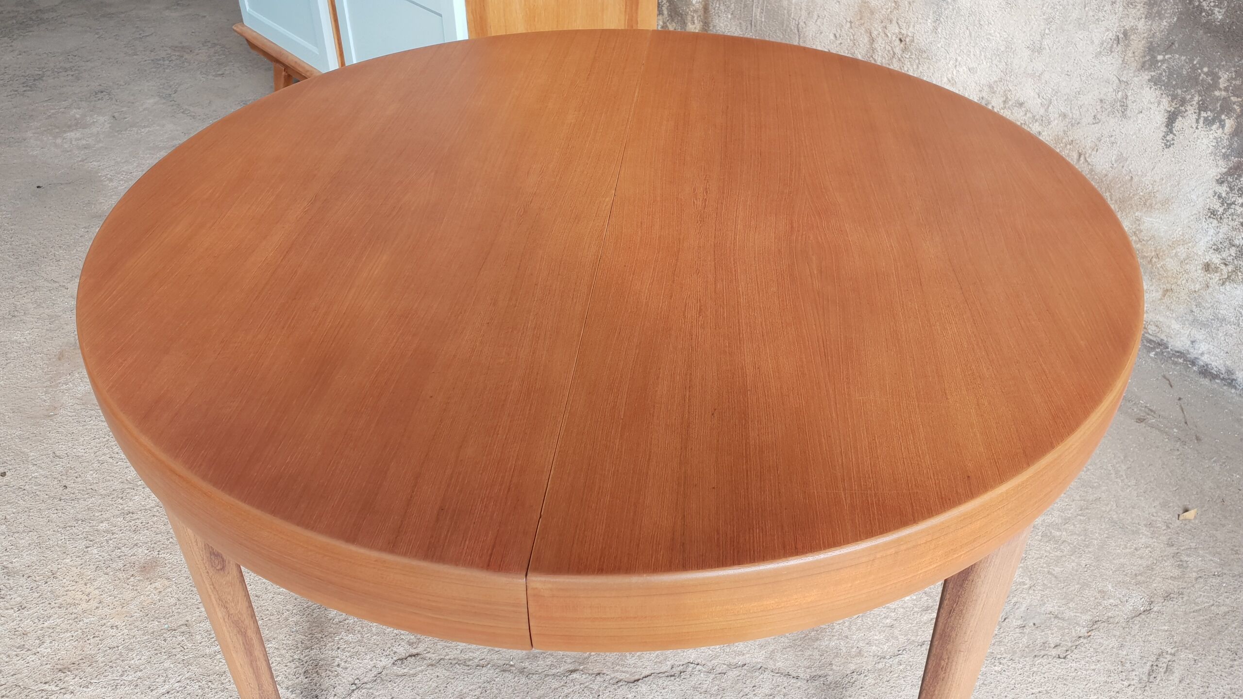 Table ronde scandinave extensible