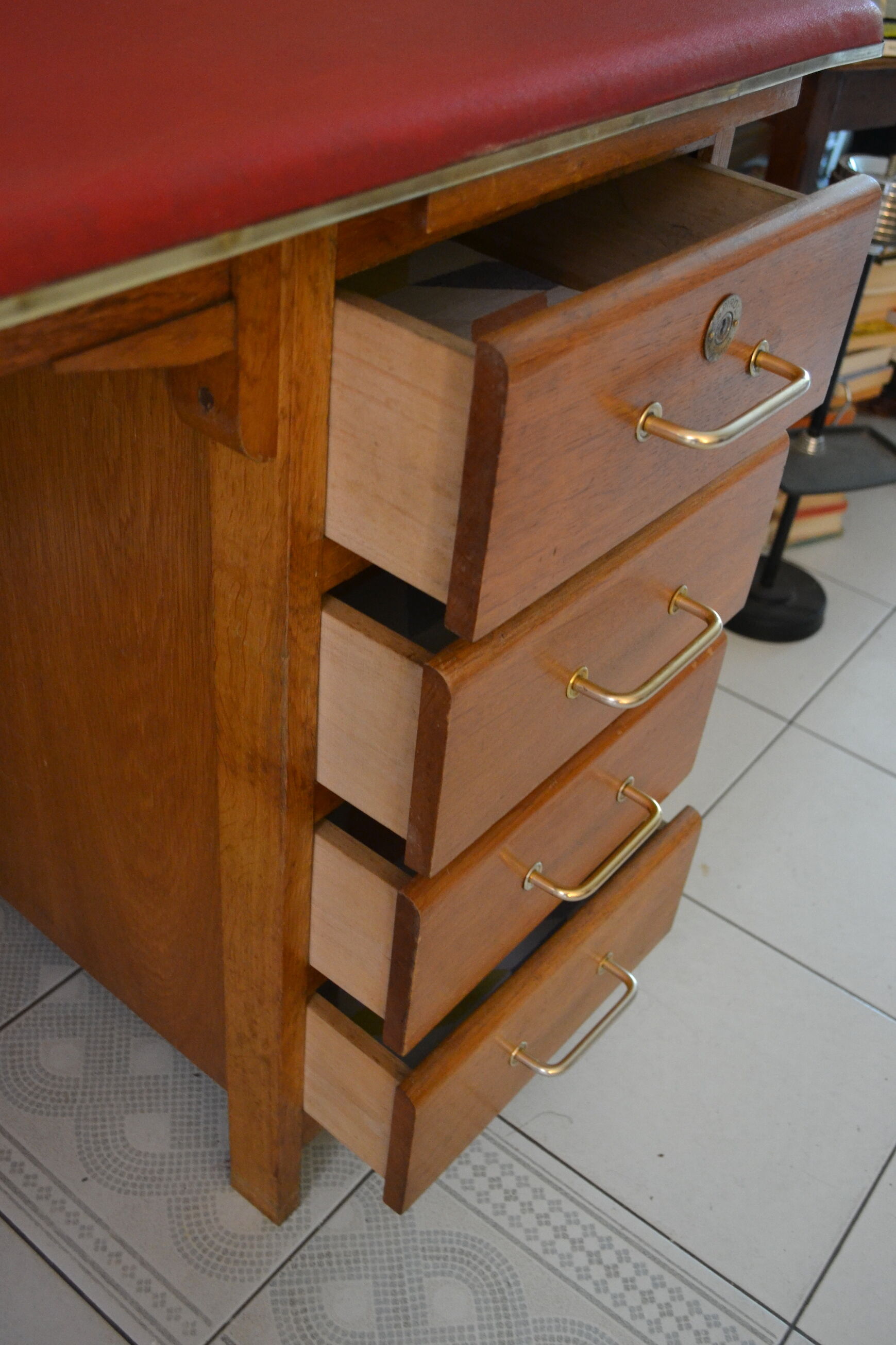 Bureau vintage 4 tiroirs marque Spirol