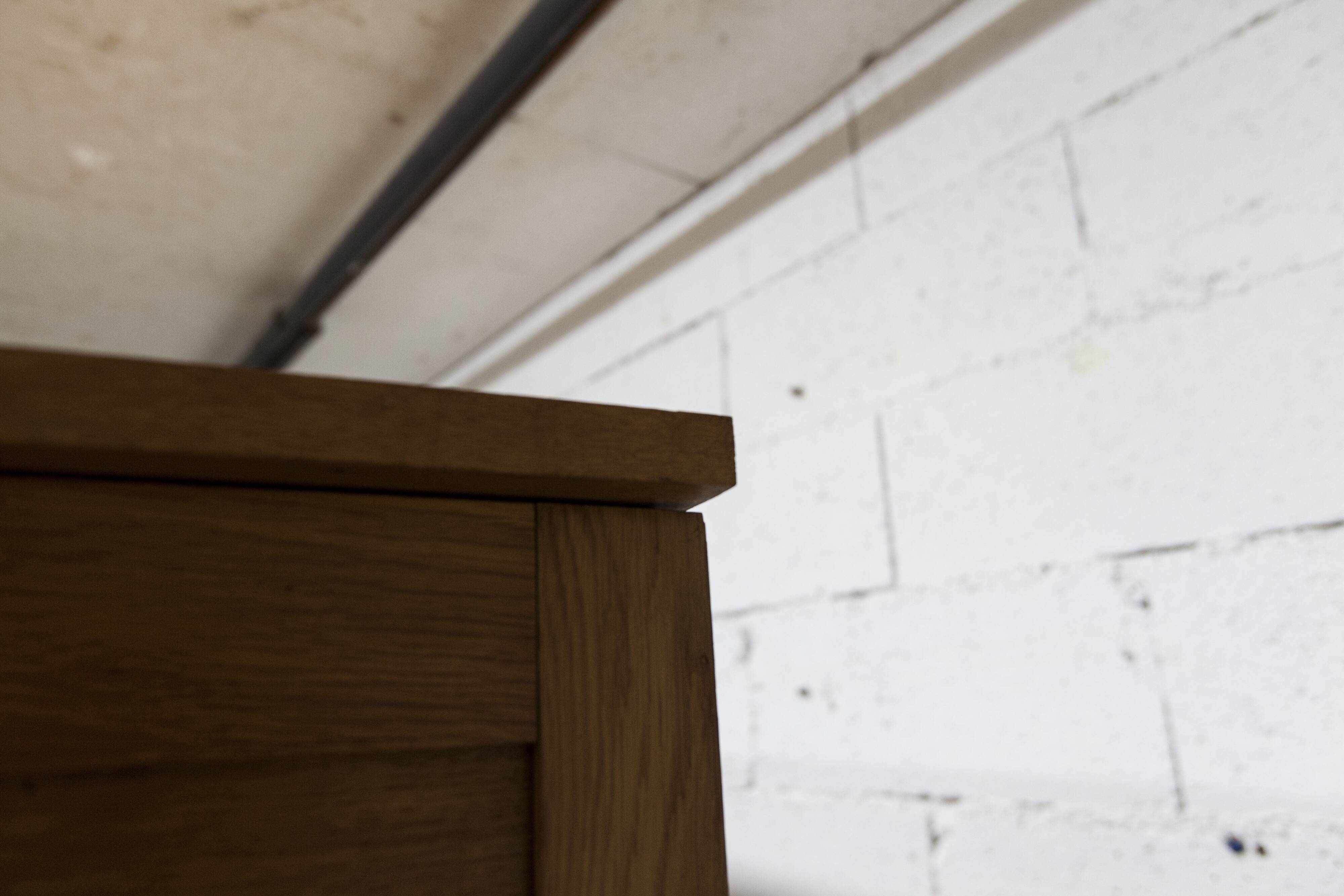 Armoire penderie 1950 pieds compas portes coulissantes plateau neuf