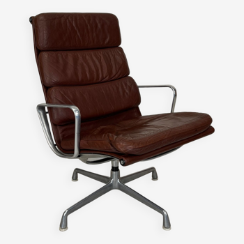 Office armchair by Eames for Herman Miller