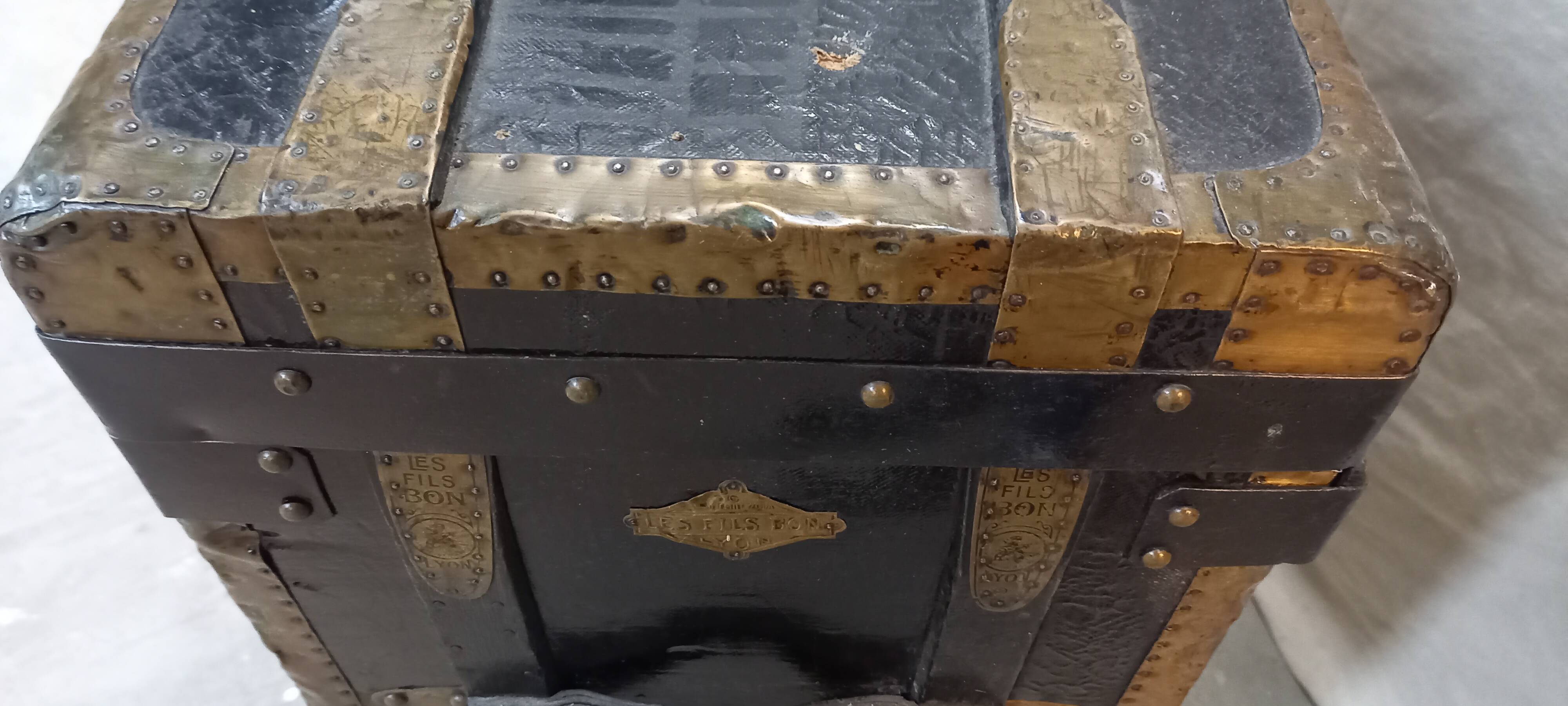 1900s travel trunk