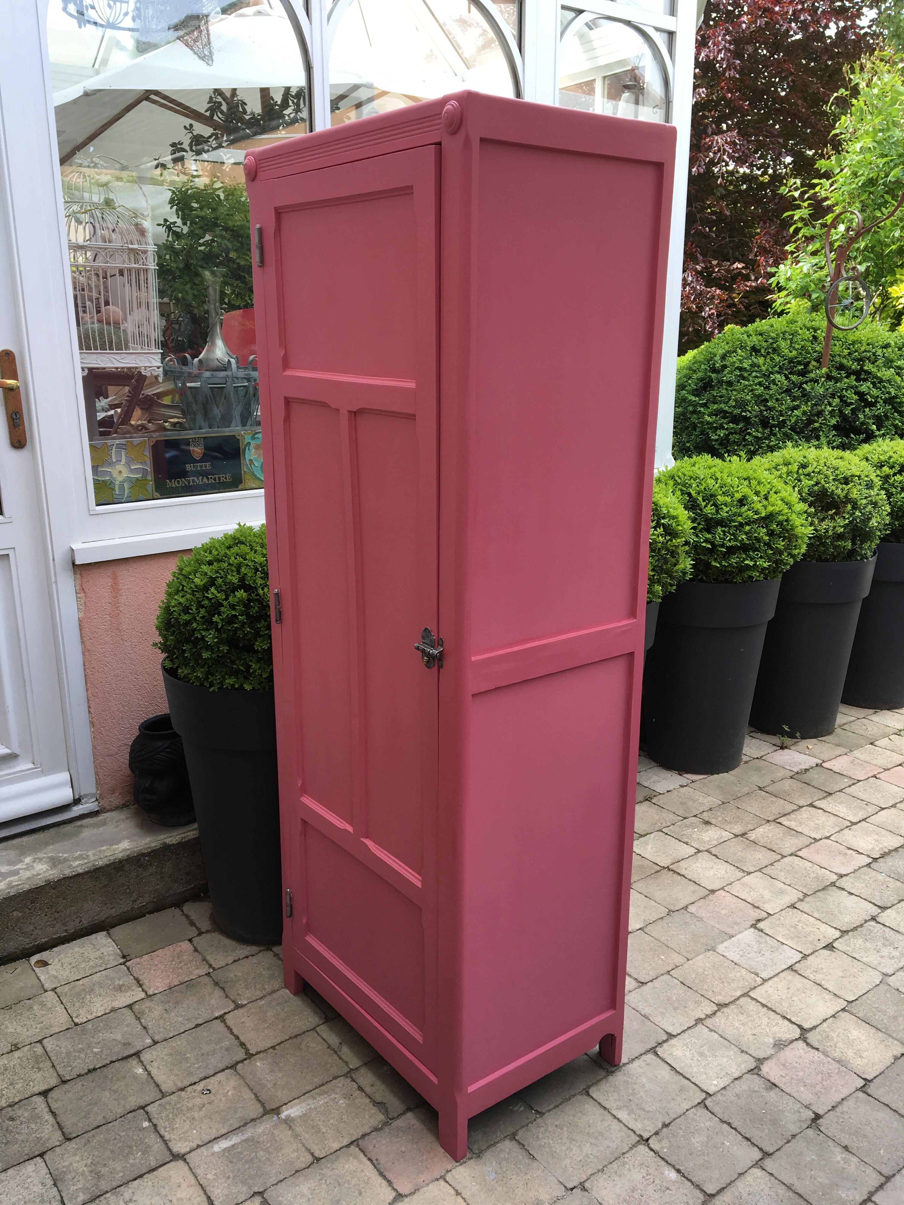 Parisian wardrobe bonnetière