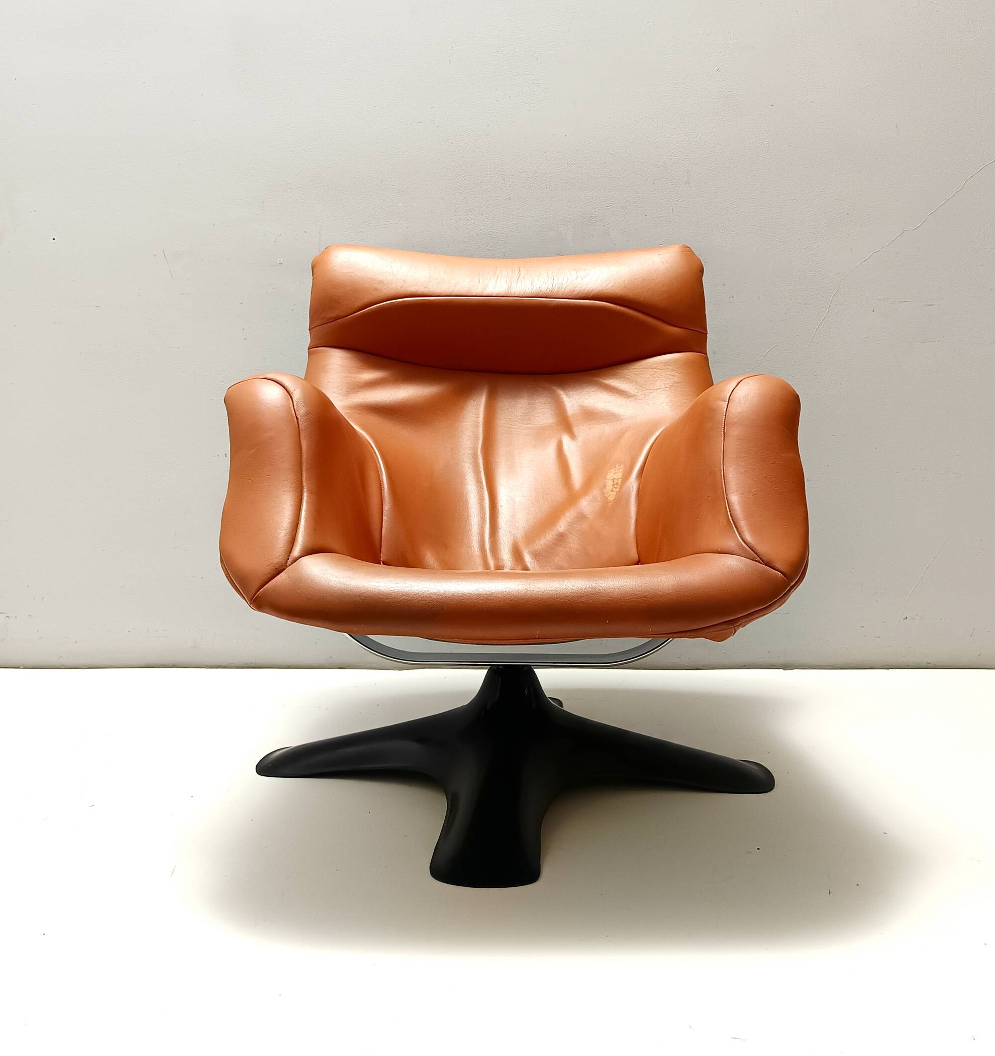 Karuselli Lounge Chair by Yrjö Kukkapuro for Haimi in Orange Leather, 1970s