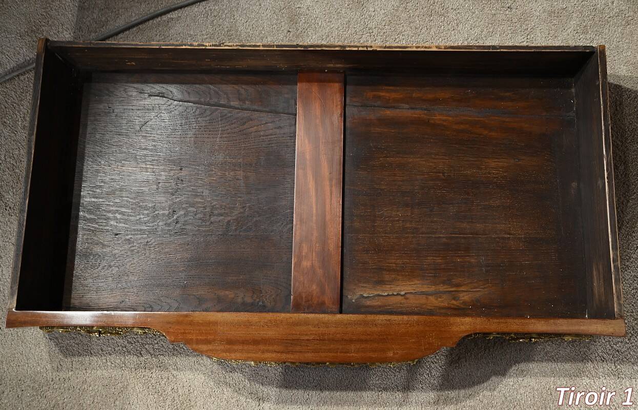 Rosewood and Amaranth chest of drawers, Louis XV / Louis XVI Transition style – Late 19th century