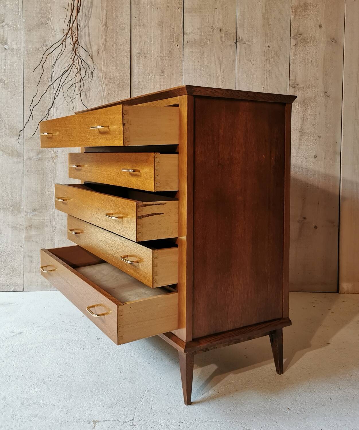 Oak chest of drawers