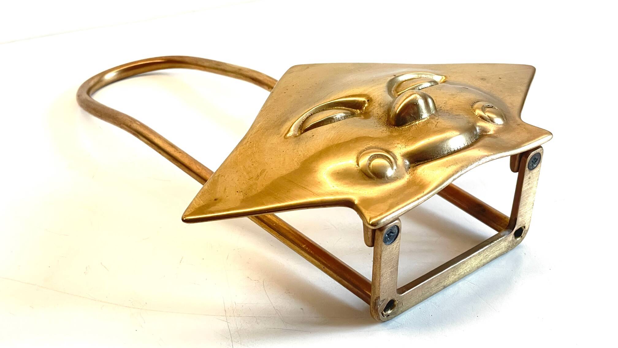 Display star shape mail holder in vintage brass