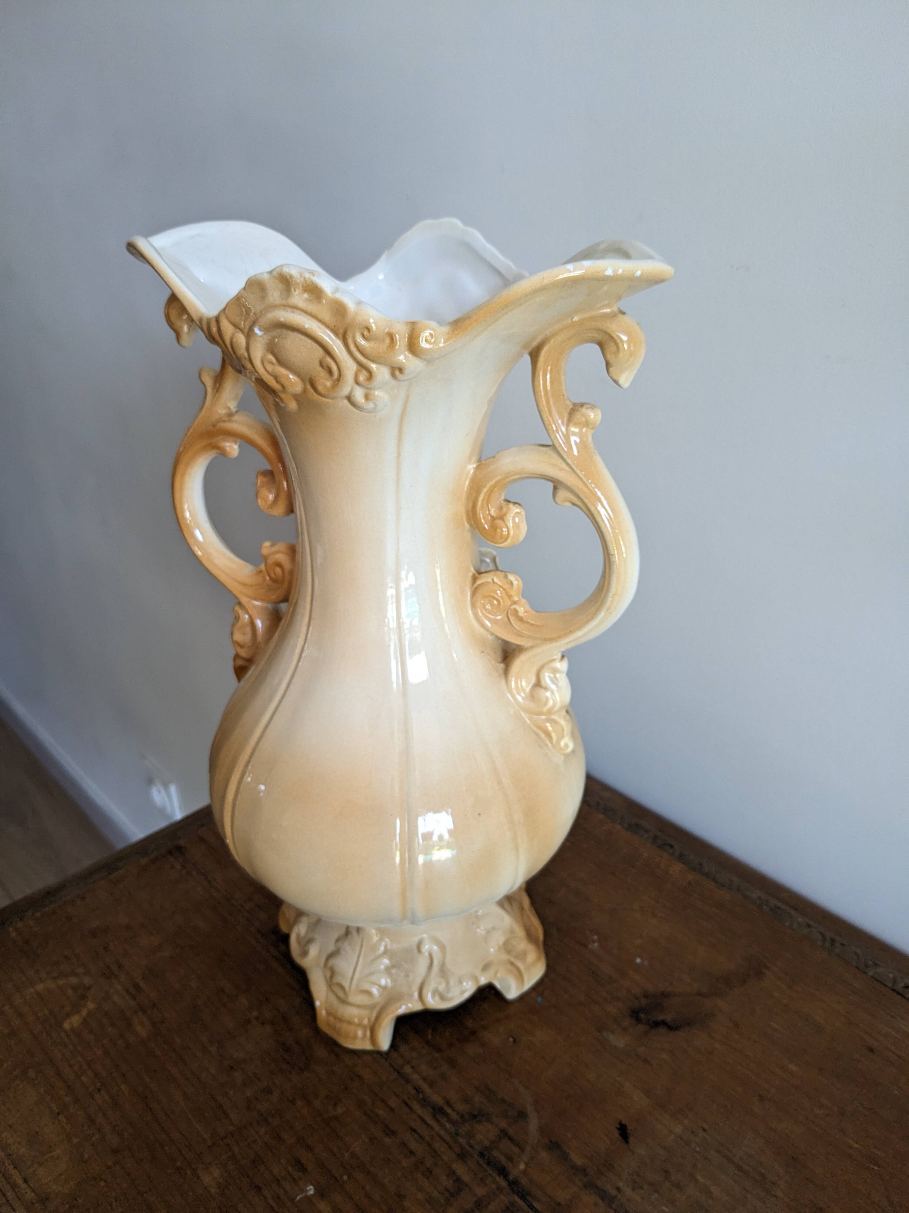 Earthenware vase from Campdimonte Naples