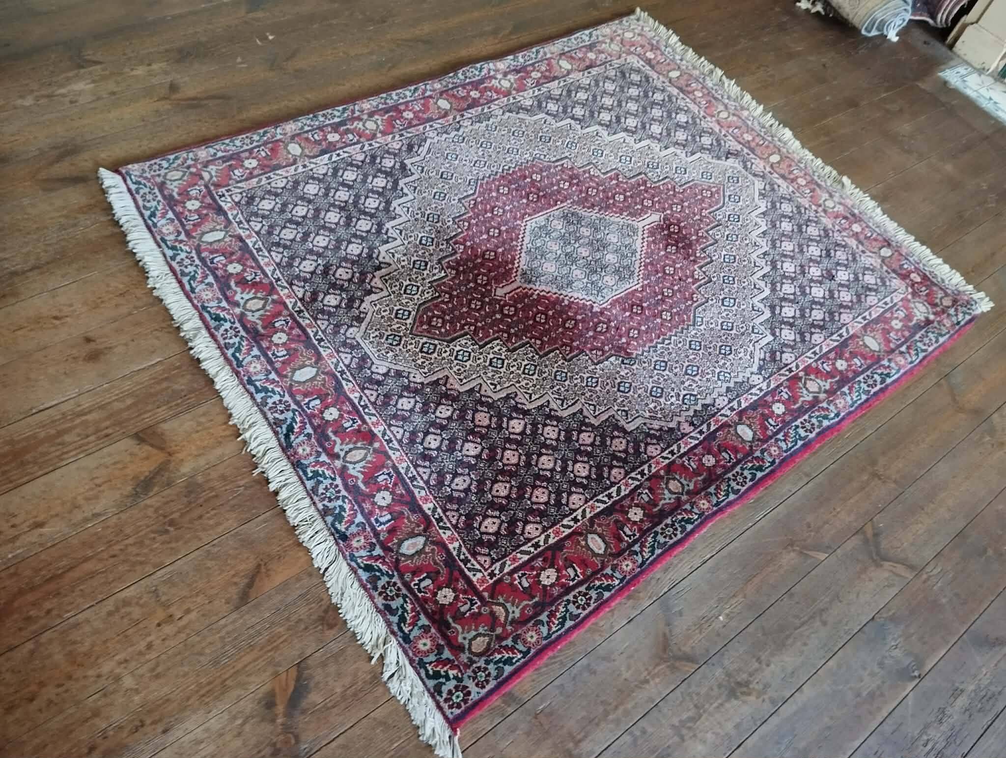 Handmade Persian Senneh rug 150x121cm