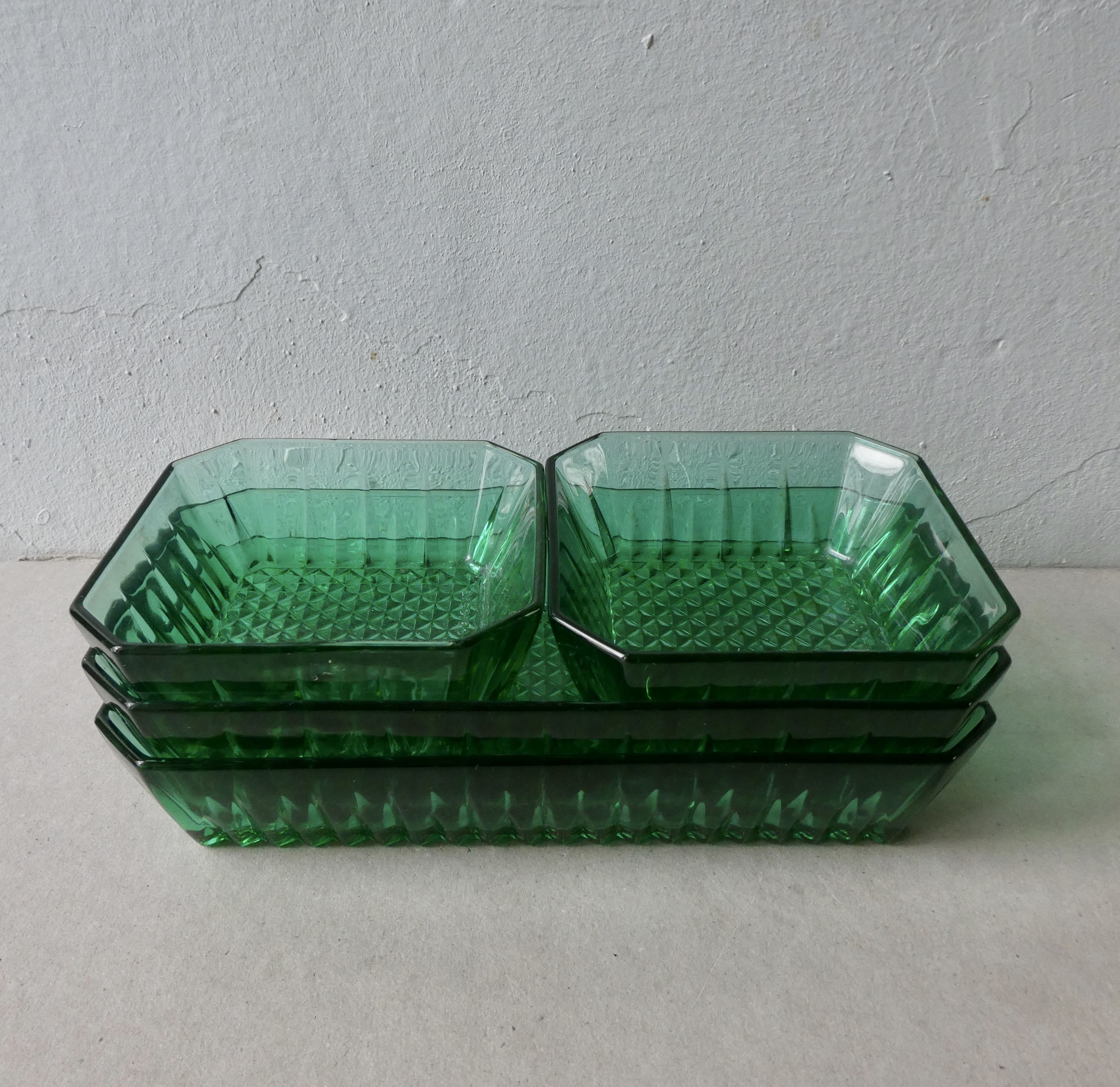 Servant with his 4 green glass cups, Arcoroc France, 70s