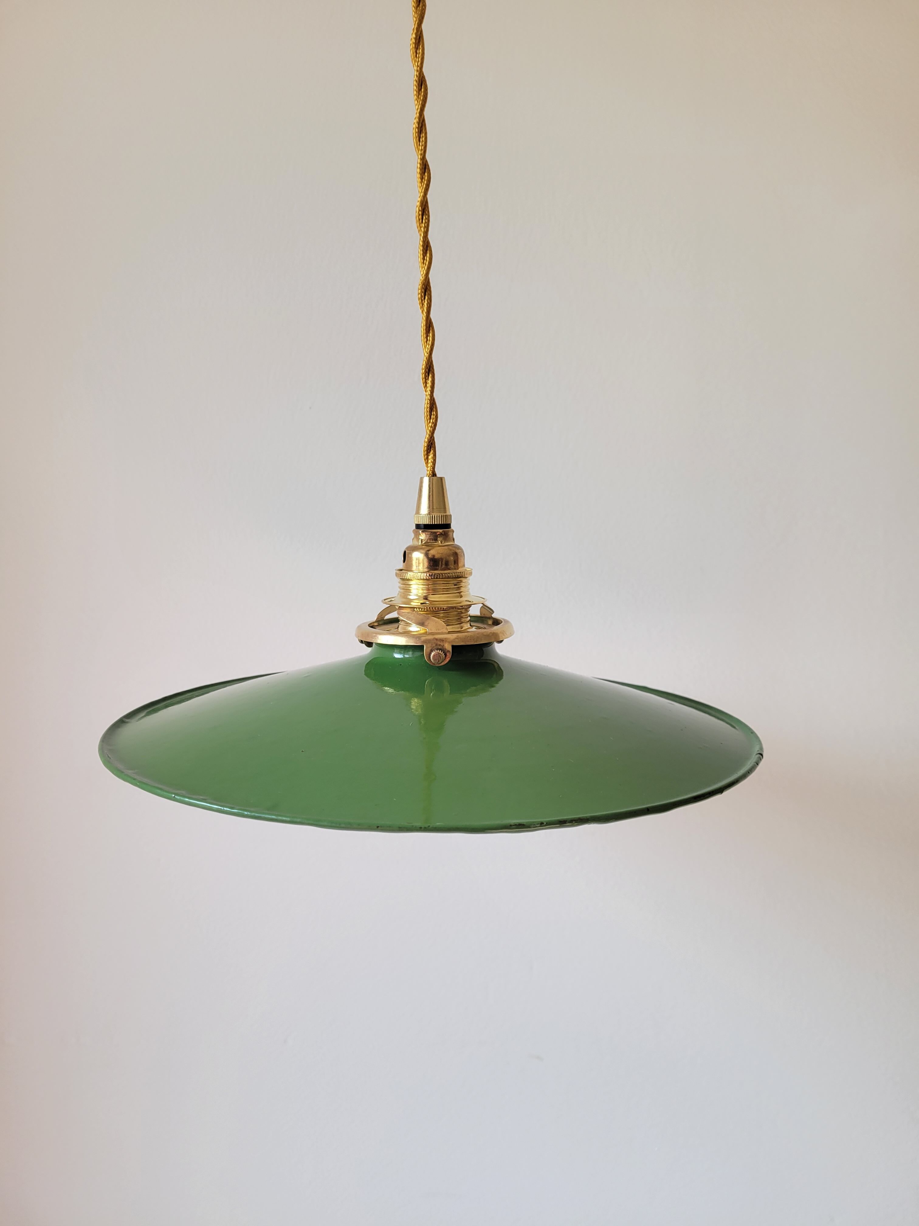 Suspension en tôle émaillée