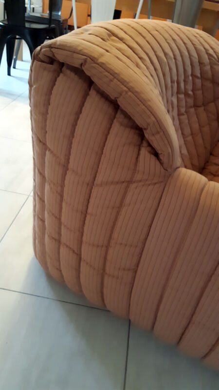 Sandra model heater designed by Annie Hieronimus, Cinna edition 70