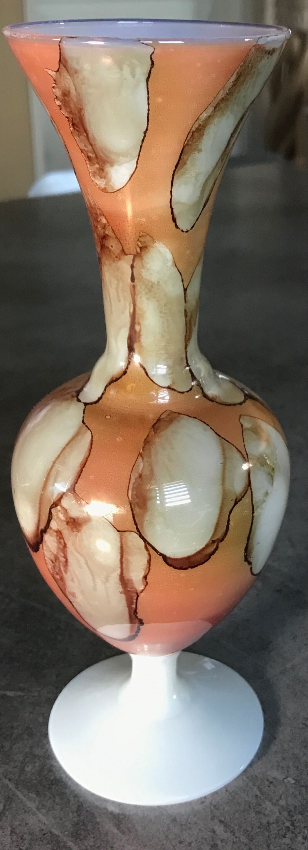 Vase soliflore in enamelled opaline decoration of pearly patterns 20 cm