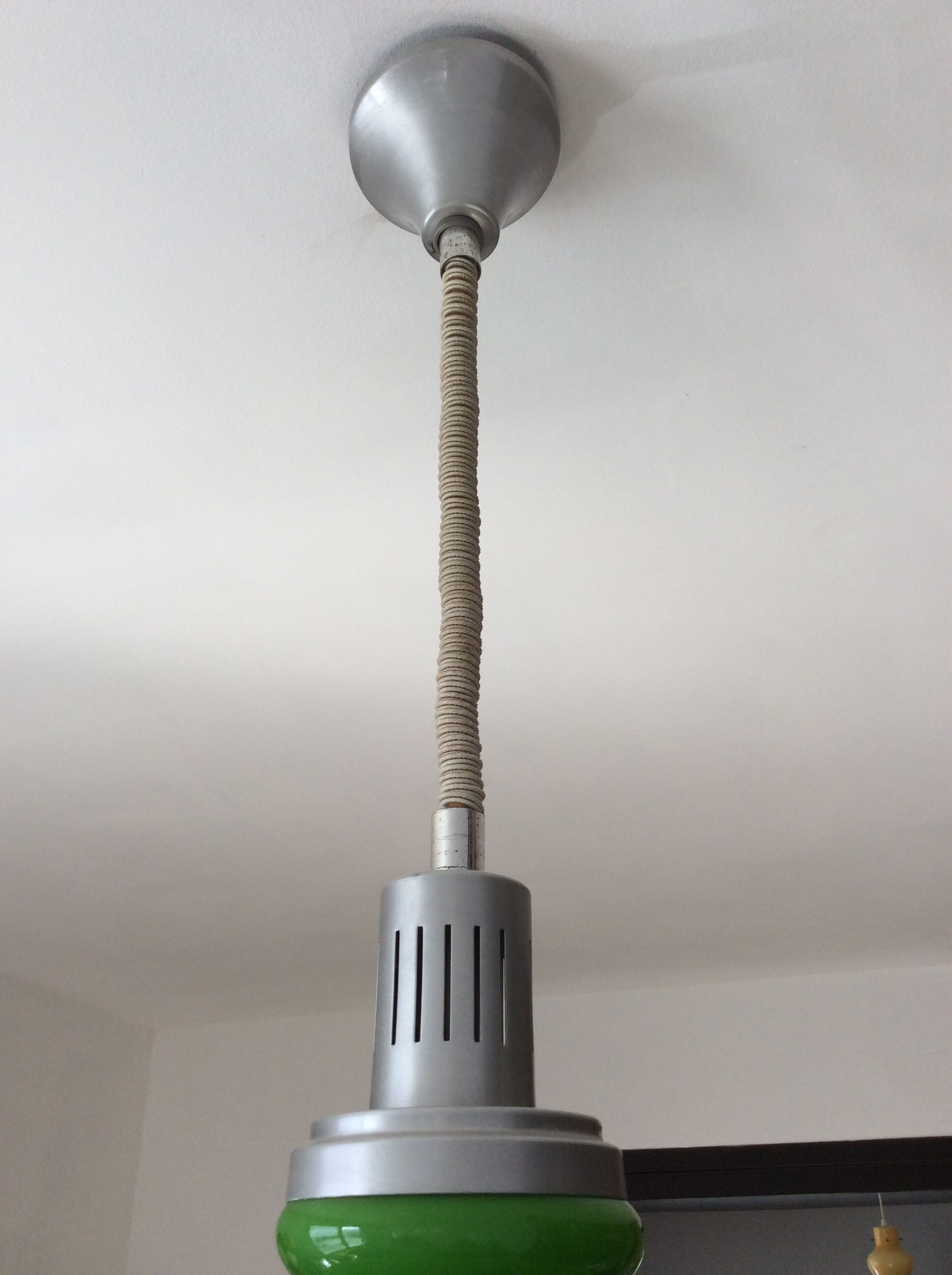 Suspension rises and falls in opaline of the 70s