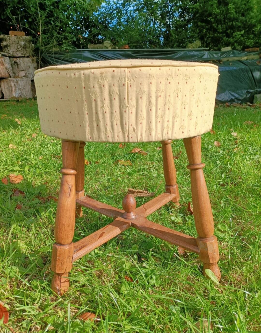 Provençal stool