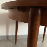 Scandinavian round teak dining table from the 60s extendable
