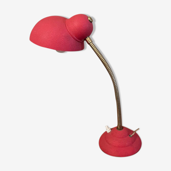 Lampe de bureau rouge corail vintage en métal aspect martelé
