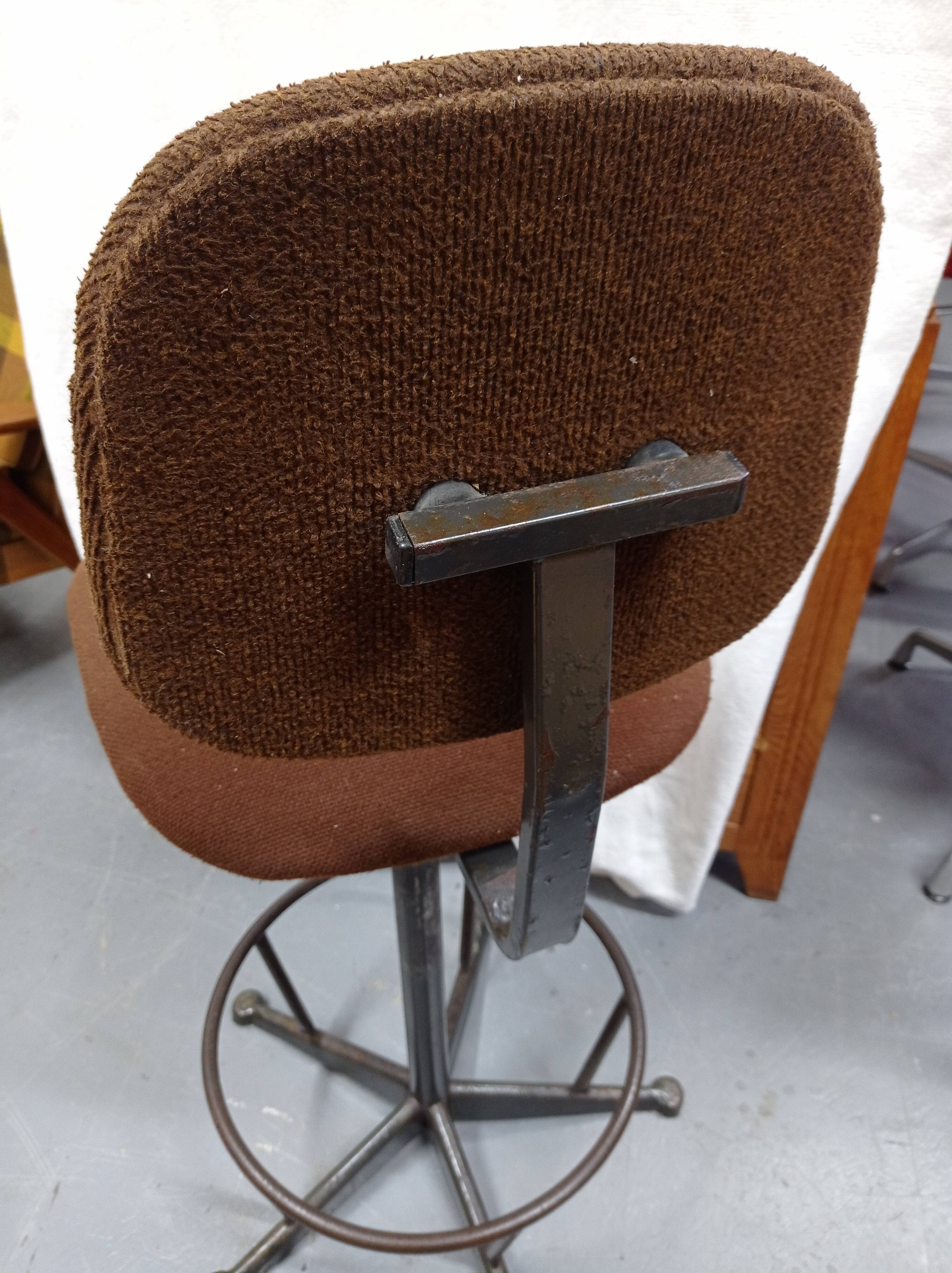 Adjustable workshop chair