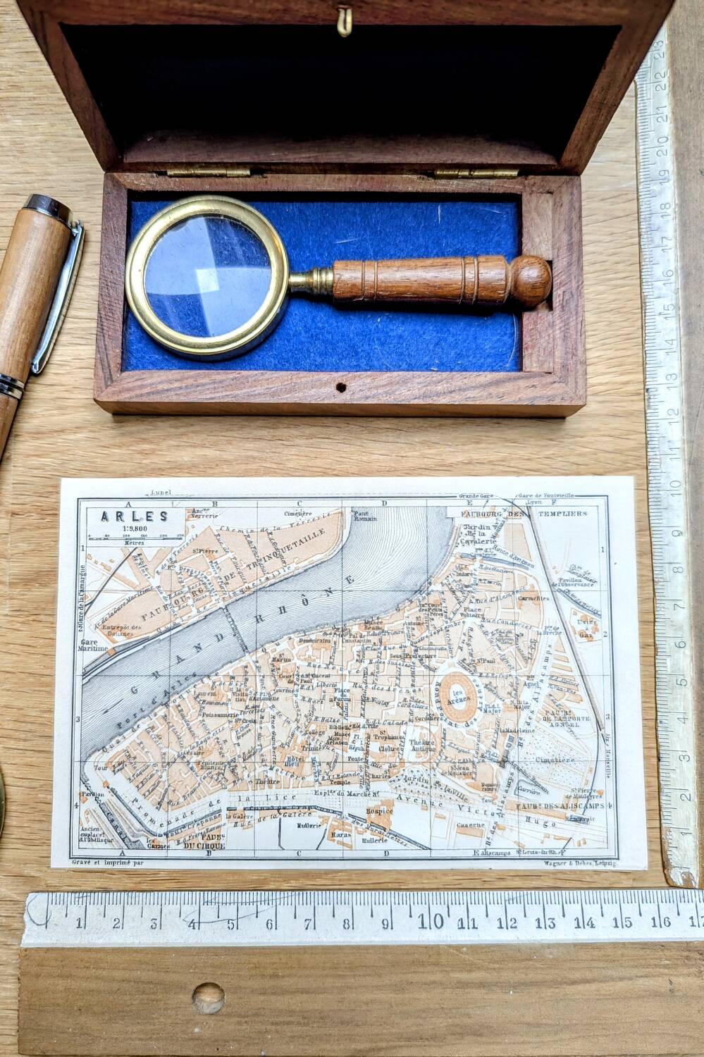 Arles, old small map, printed in 1906.