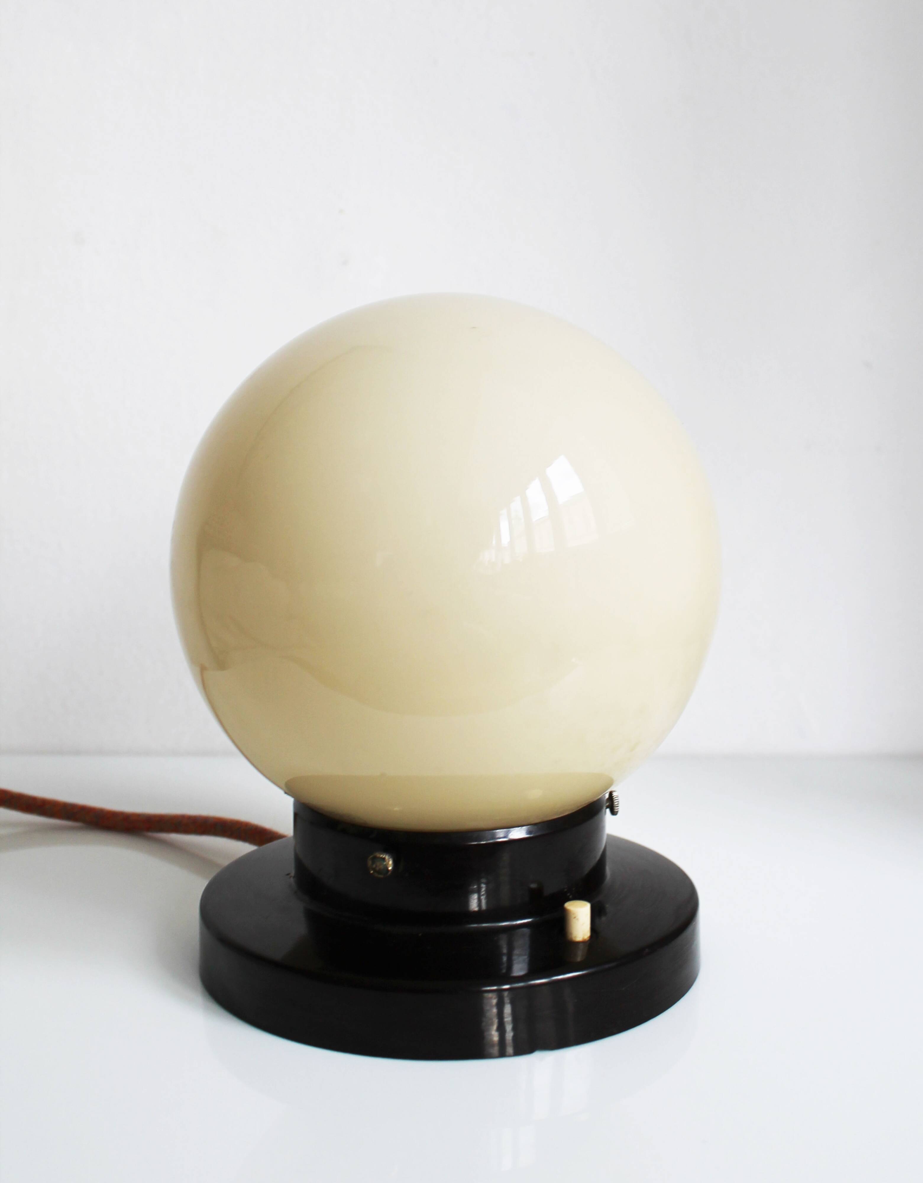 Lampe Bakélite fonctionnelle originale des années 1930 – Lumière de table ou murale