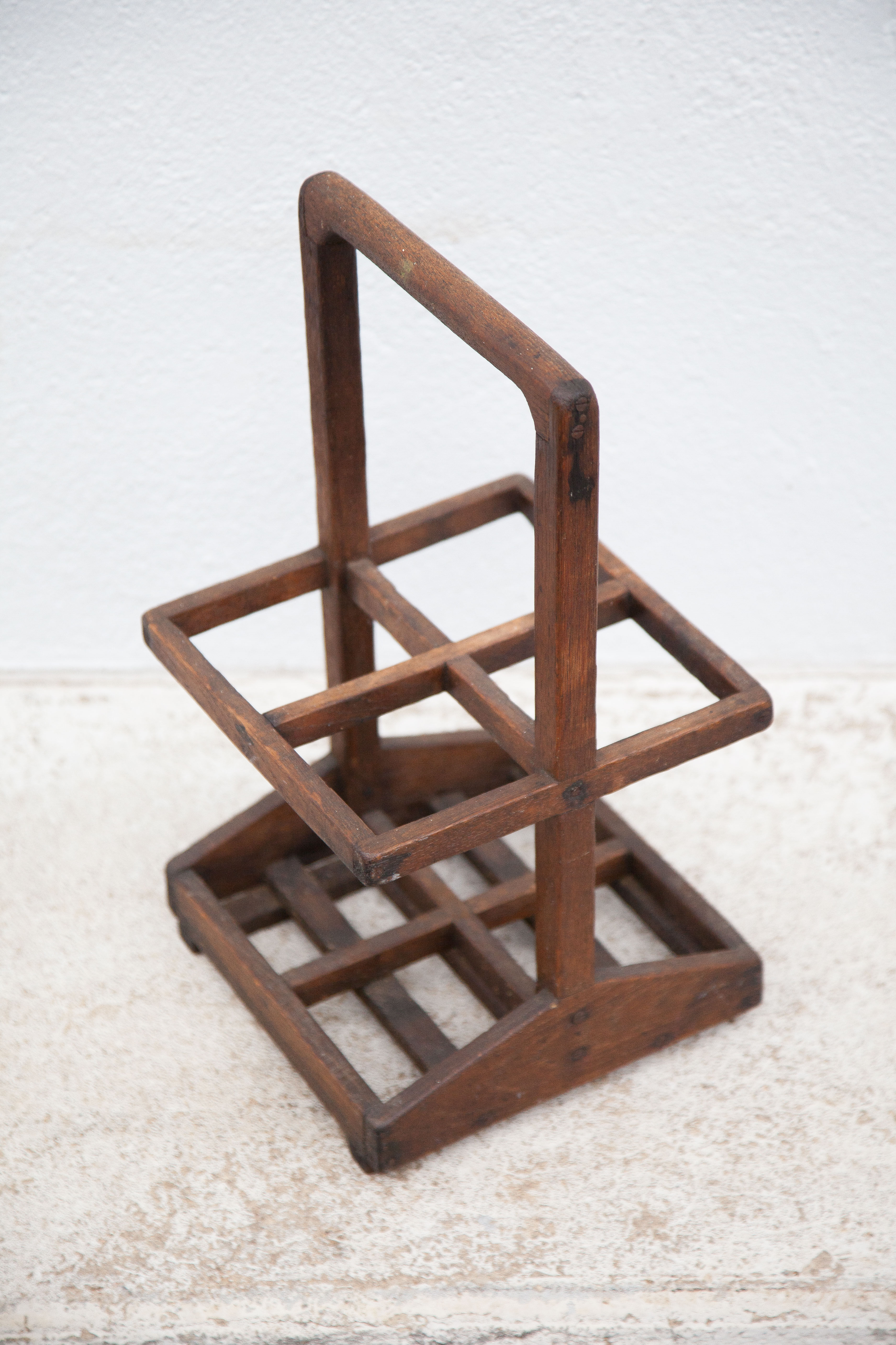 Art deco bottle holder