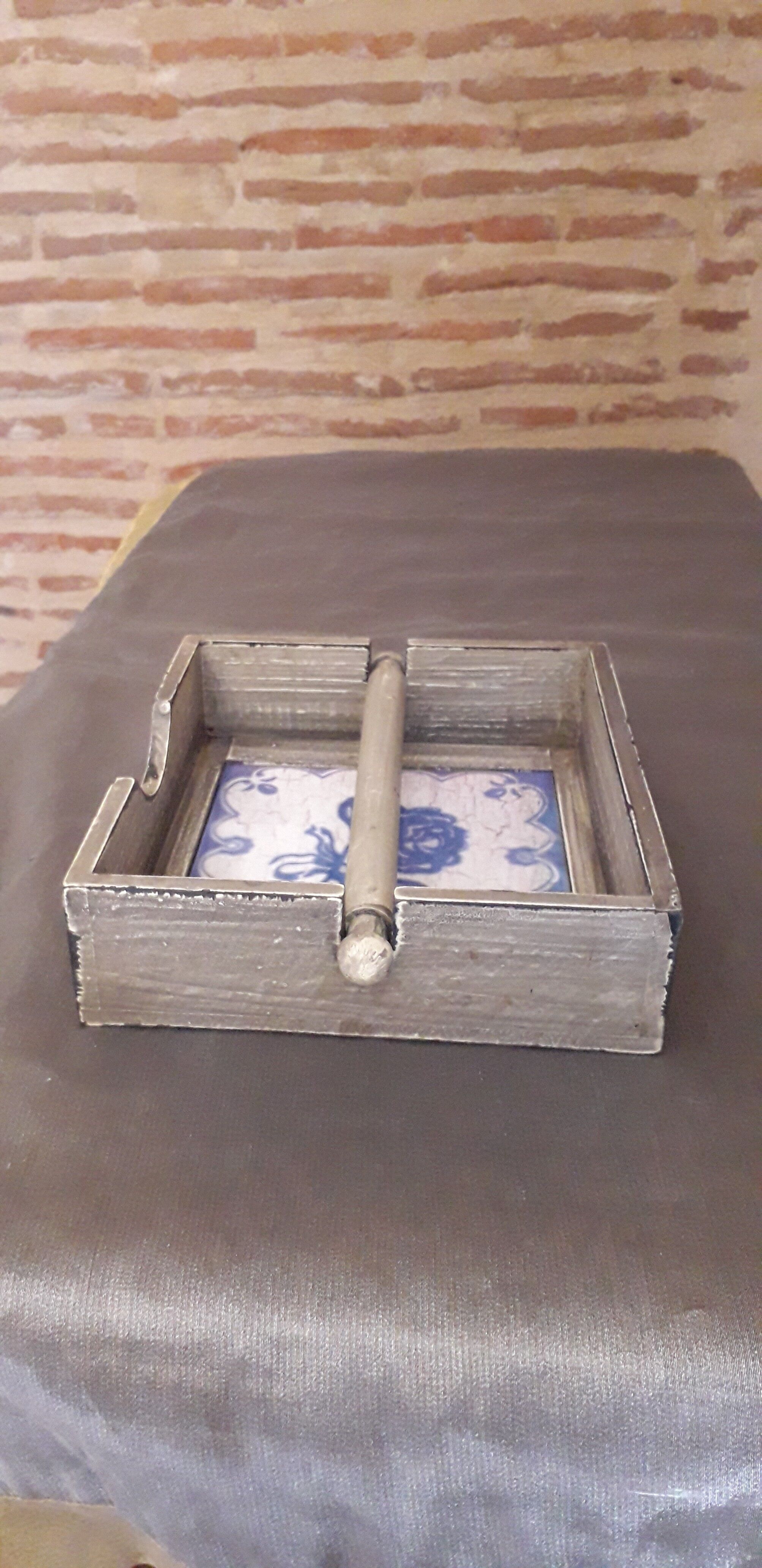 Grey patinated wooden top, ceramic bottom, for napkins/paper napkins