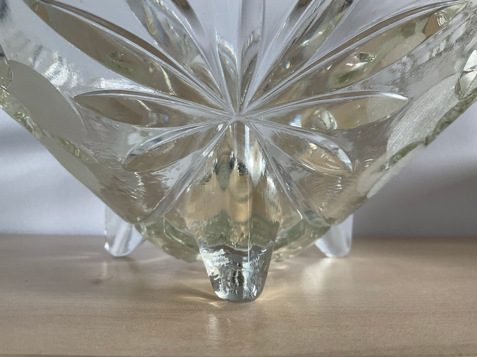 Art Deco tripod bowl in engraved glass