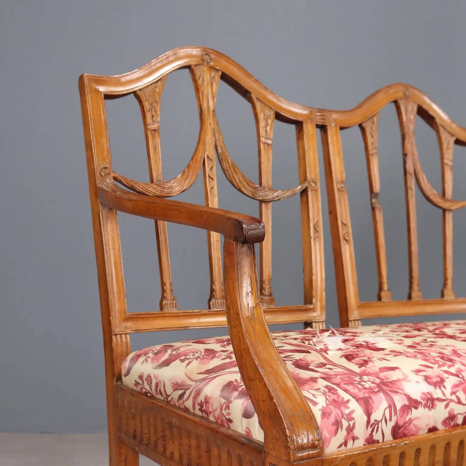 Antique neoclassical canapé in maple and fabric, Italy, 19th century.