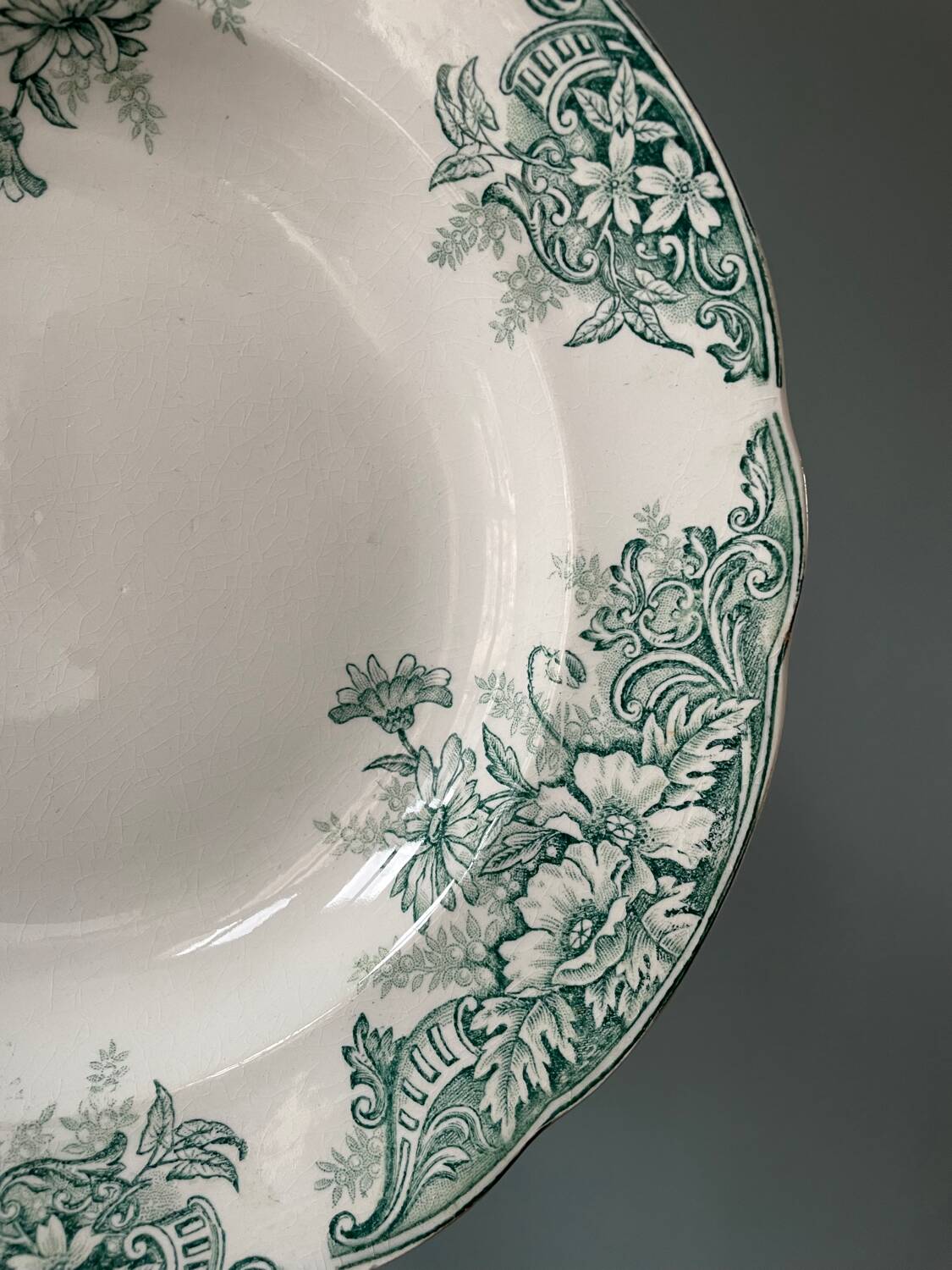 Série de 8 assiettes creuses Terre de Fer, faïence d’Onnaing « Sylvia »