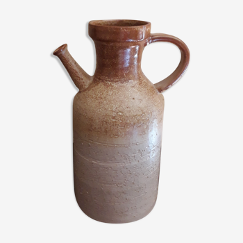 Vintage kid jug in two-tone sandstone with a handle and spout