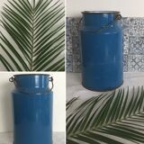 Enamelled blue pot