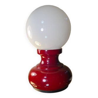 petite lampe de table vintage, vintage,,, 1960 a 70,,, rouge  tres belle'26x12