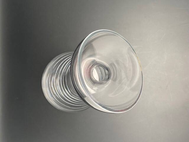 Decanter with "funnel" spout