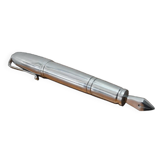 Giant metal pen