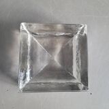 Molded glass pocket emptier