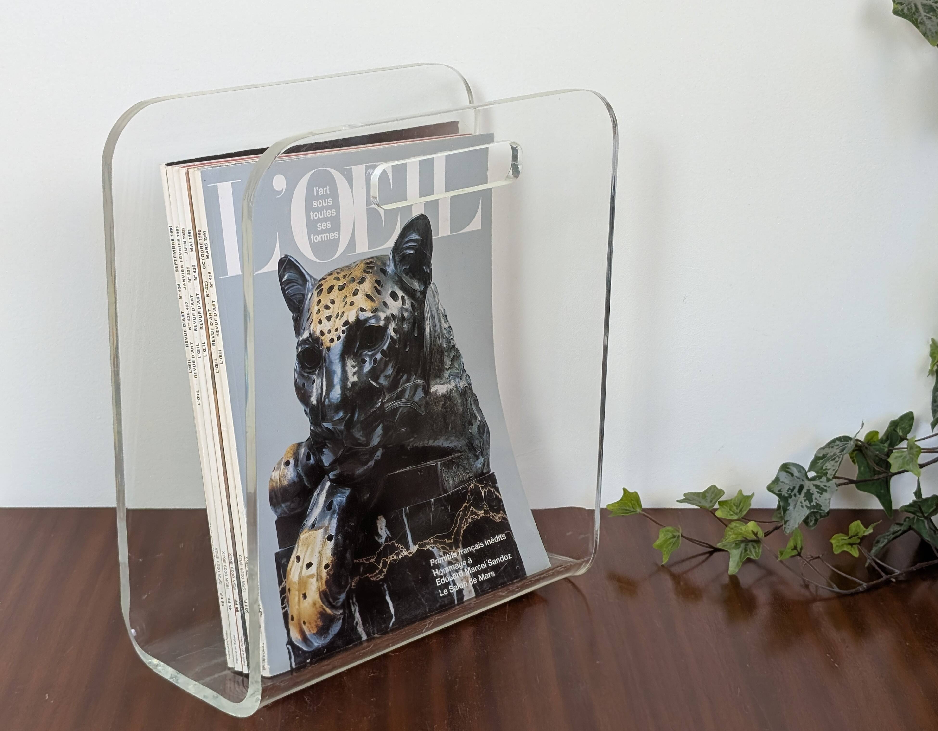 Acrylic magazine rack