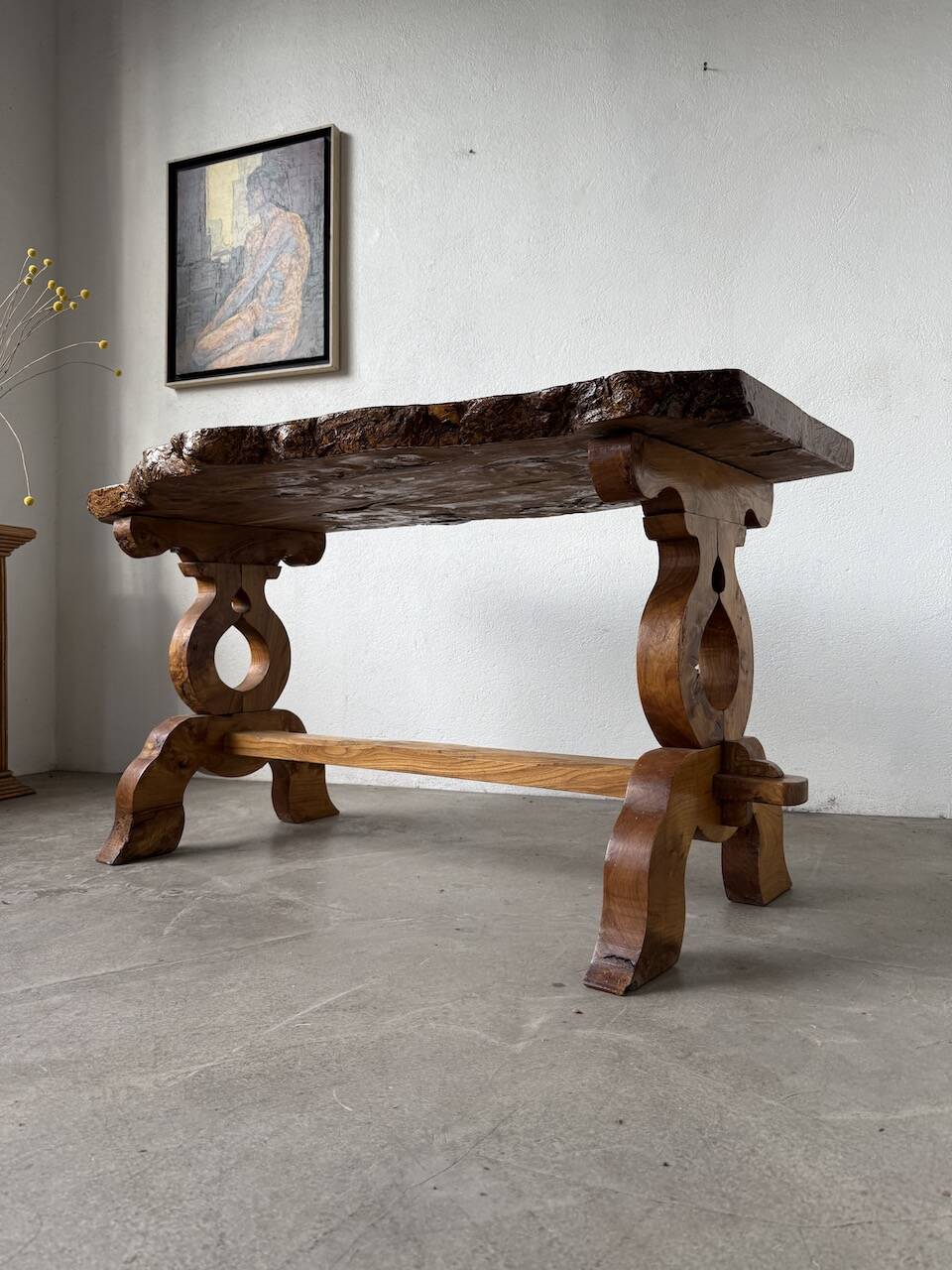 Table artisanale en orme massif, art populaire