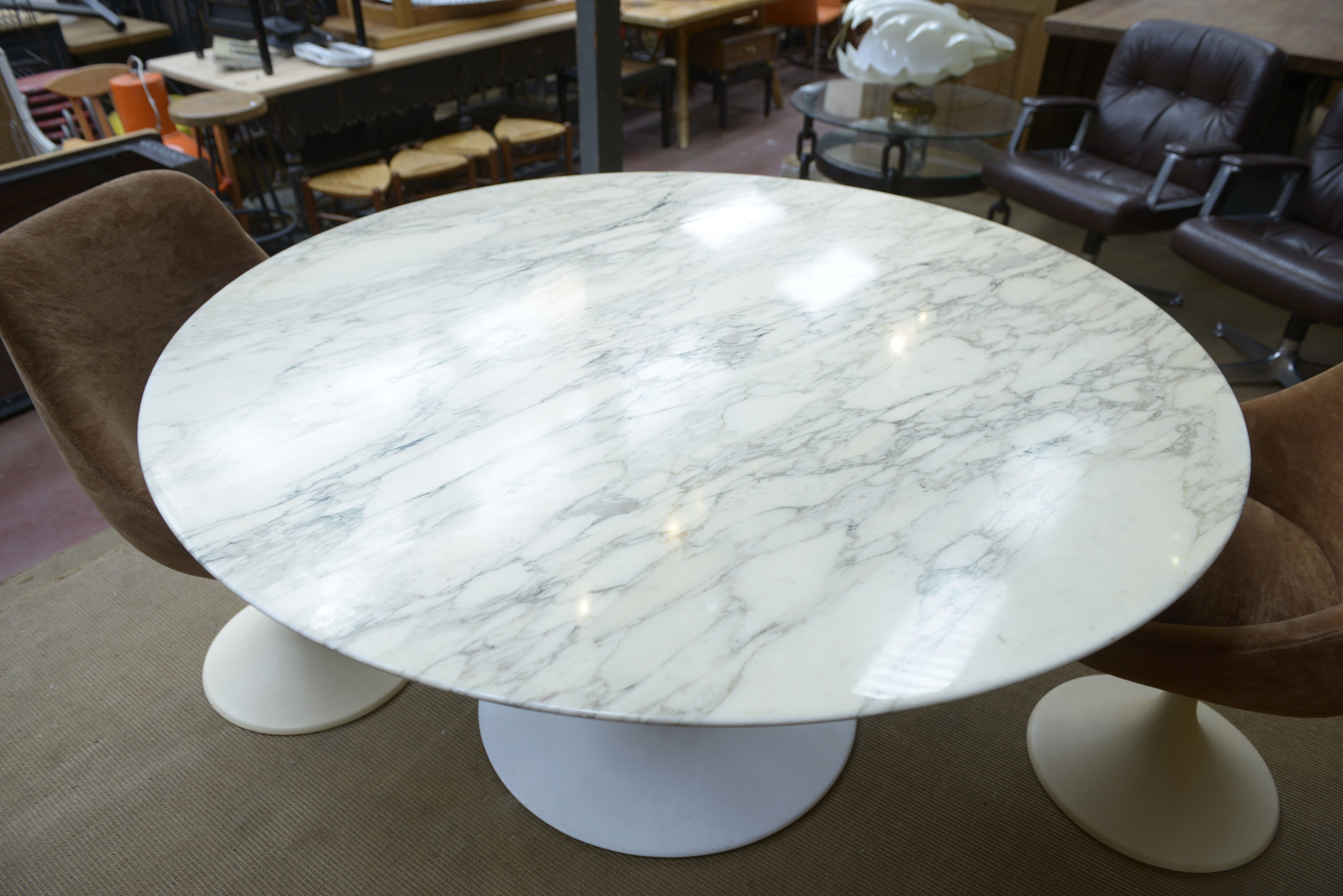 Round table "tulip 137" in marble, Eero Saarinen, Knoll 1960