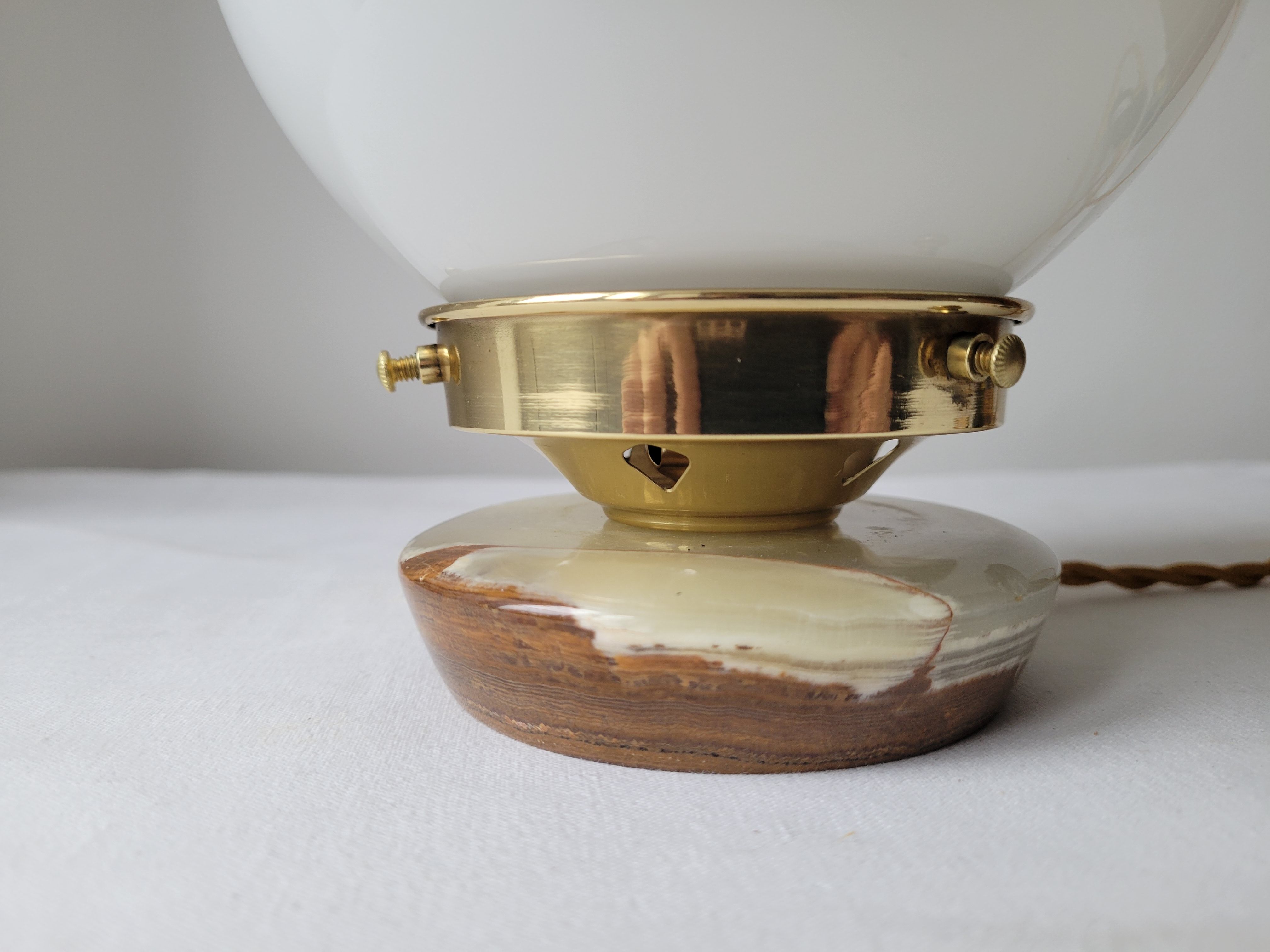 Onyx lamp and opaline wall lamps