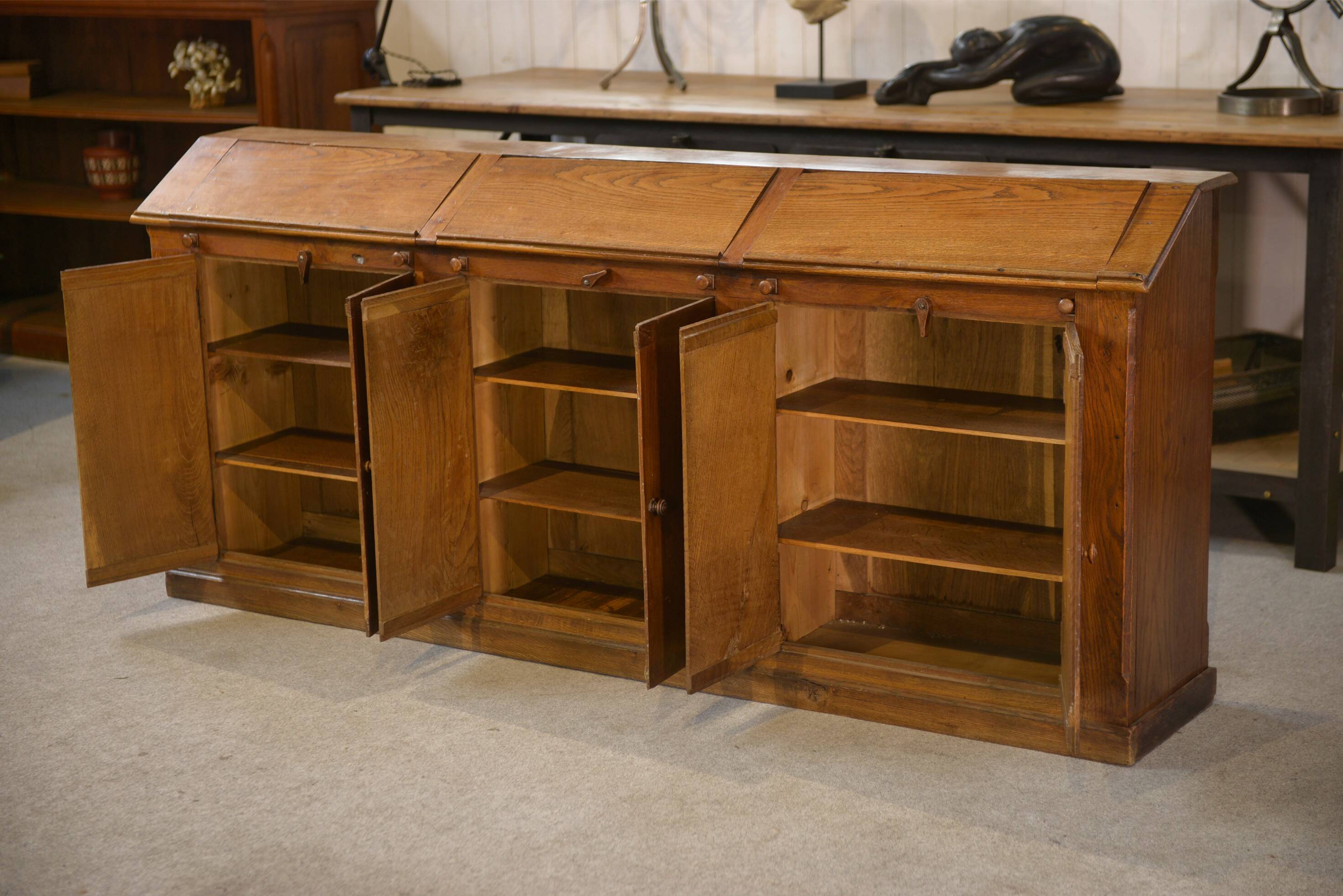 Grocer's counter / workshop furniture in solid oak from the 1920s