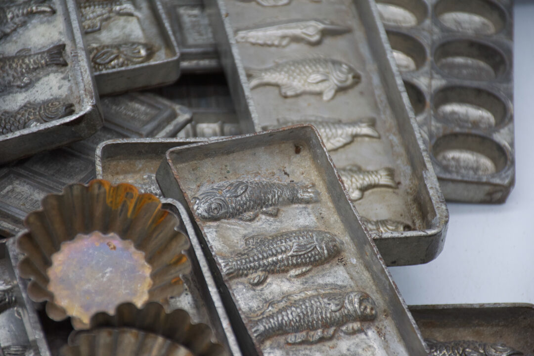 Lot de trente-huit moules chocolatier / patissier 1930