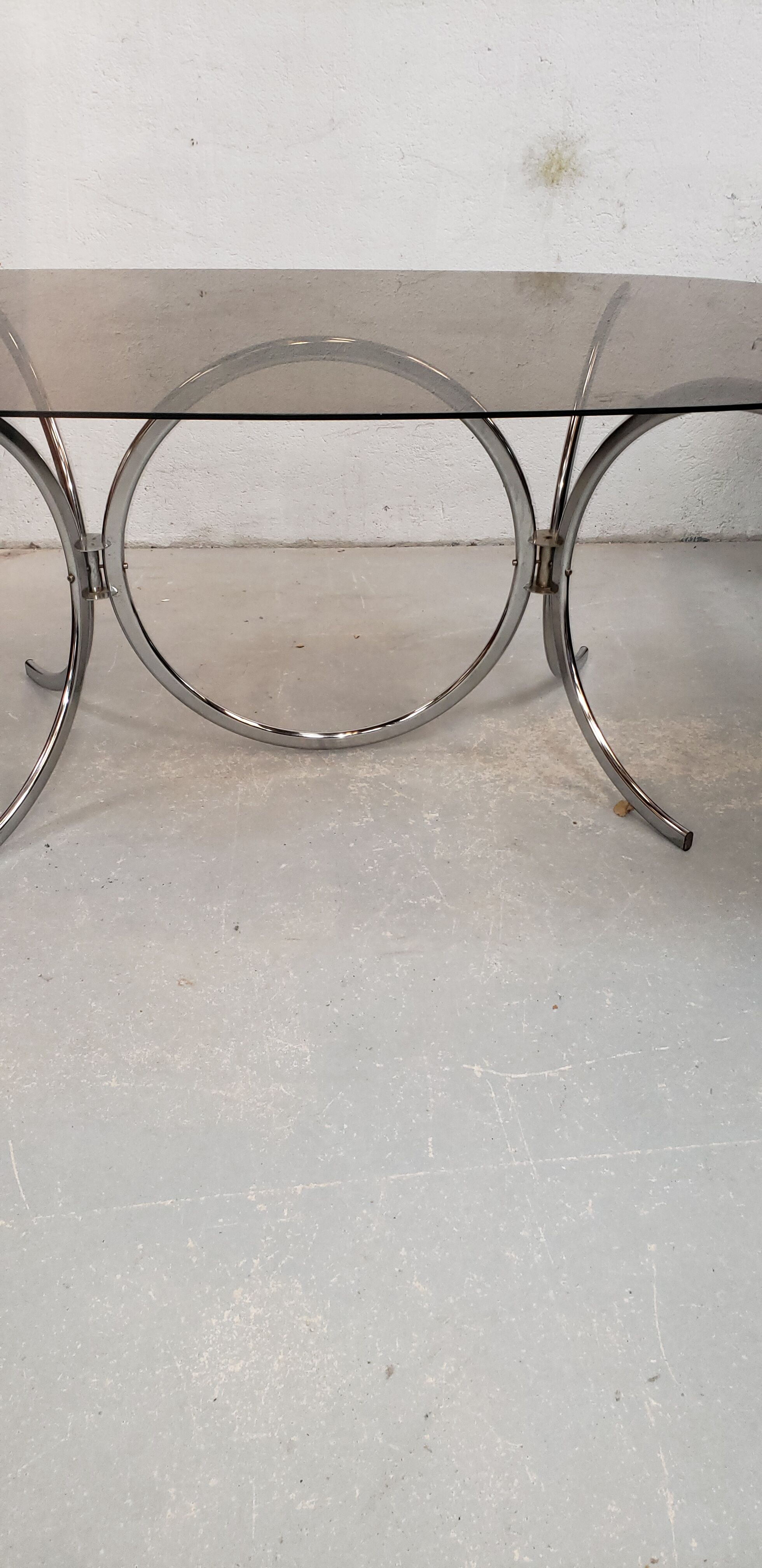 Table ovale chromée verre fumé années 70