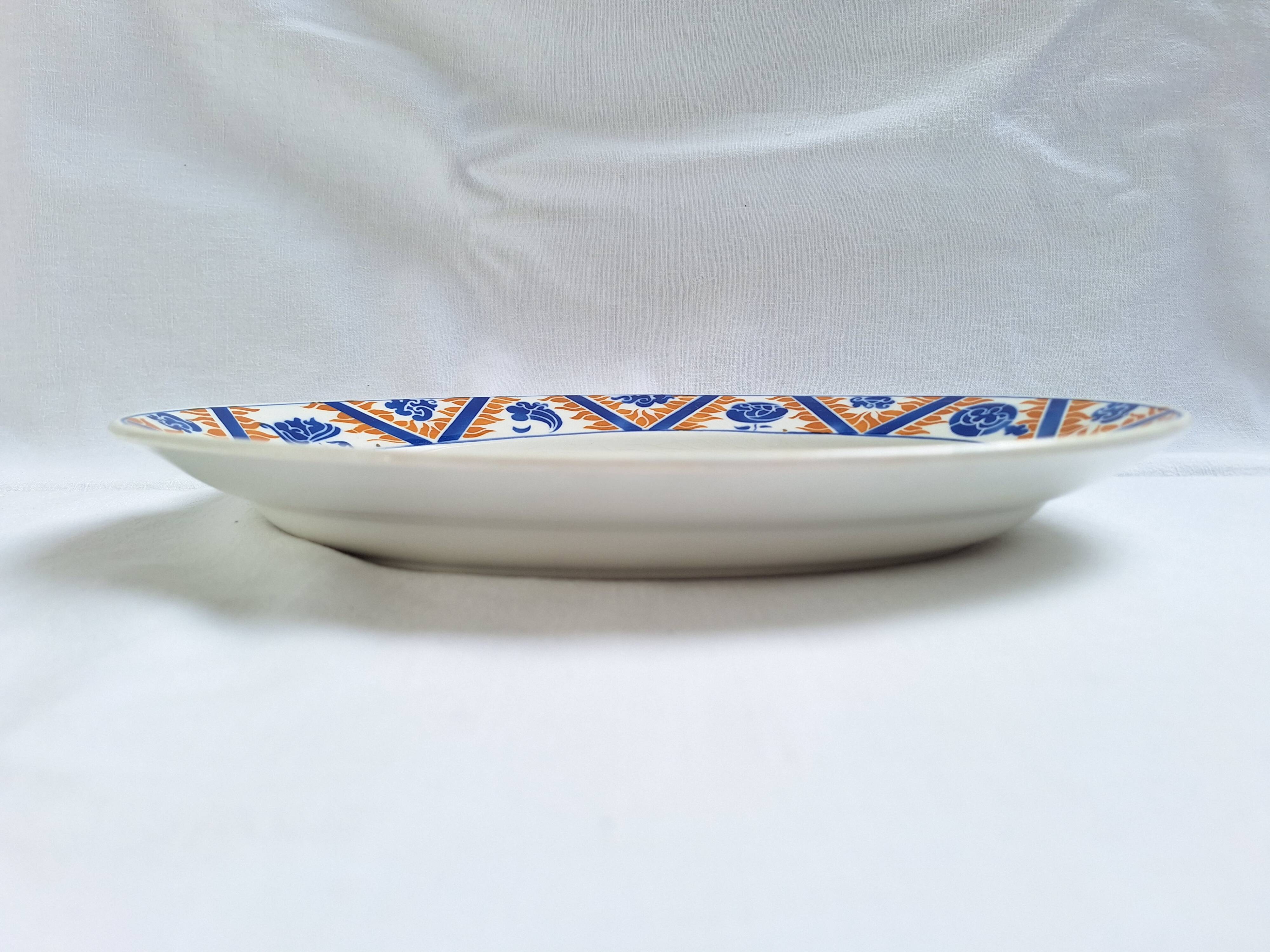 Oval plate Moulin des Loups Canada blue and orange, 1920-40