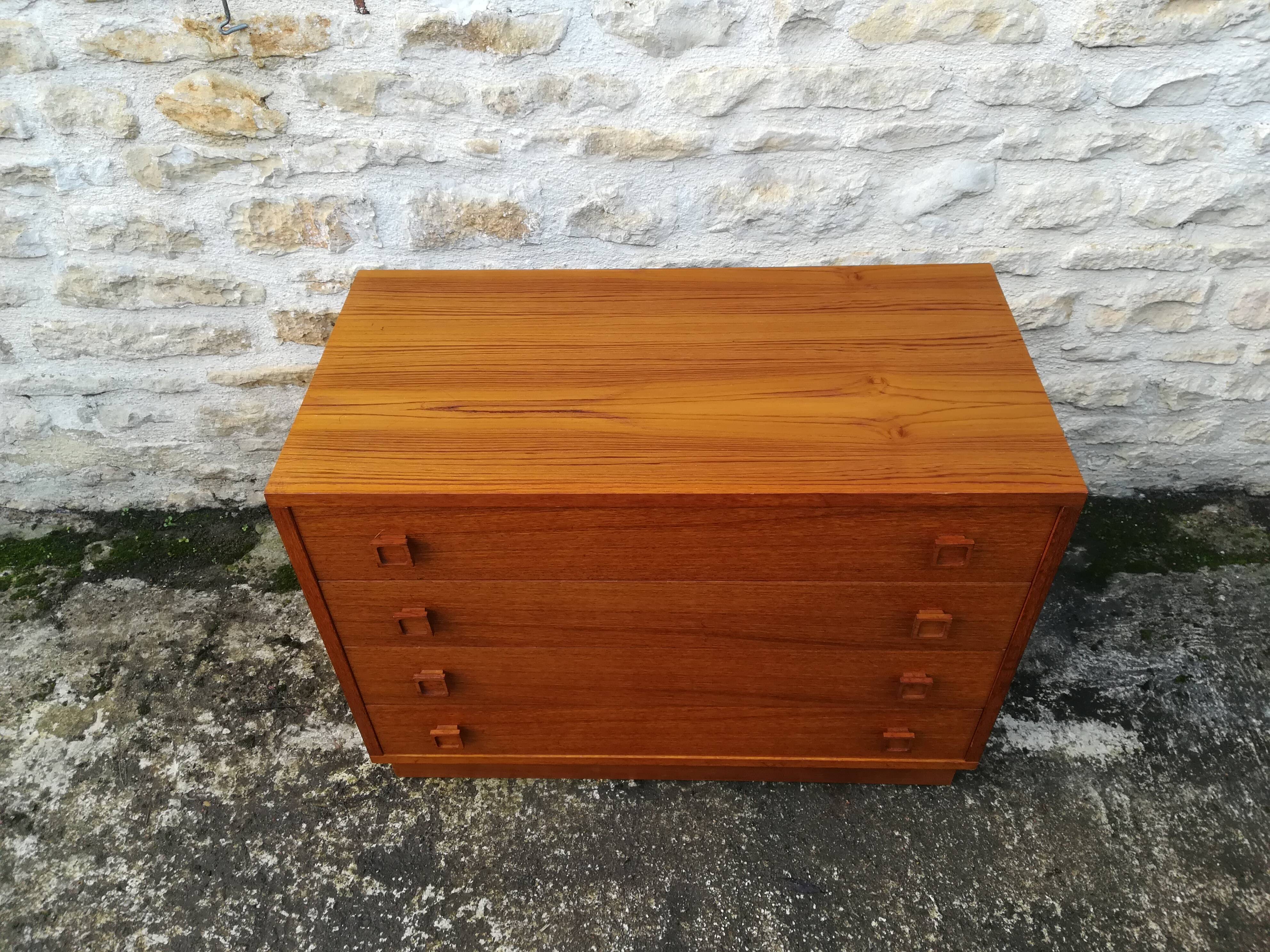 Chest of drawers