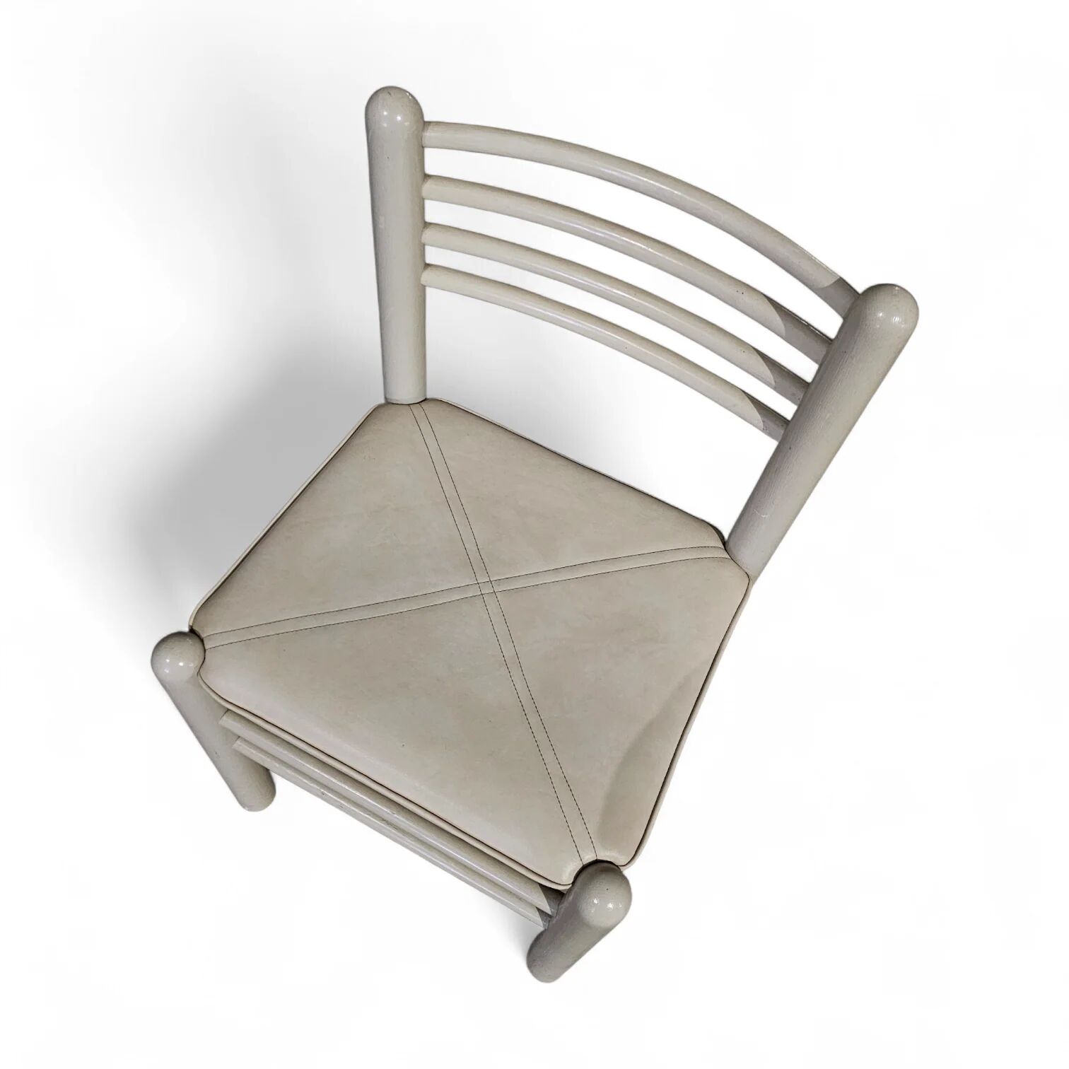 5 chaises de salle à manger / cadre en bois gris clair / siège en cuir / Allemagne années 1970 / étiqueté "ideen für kuchen - innenarchitektur"