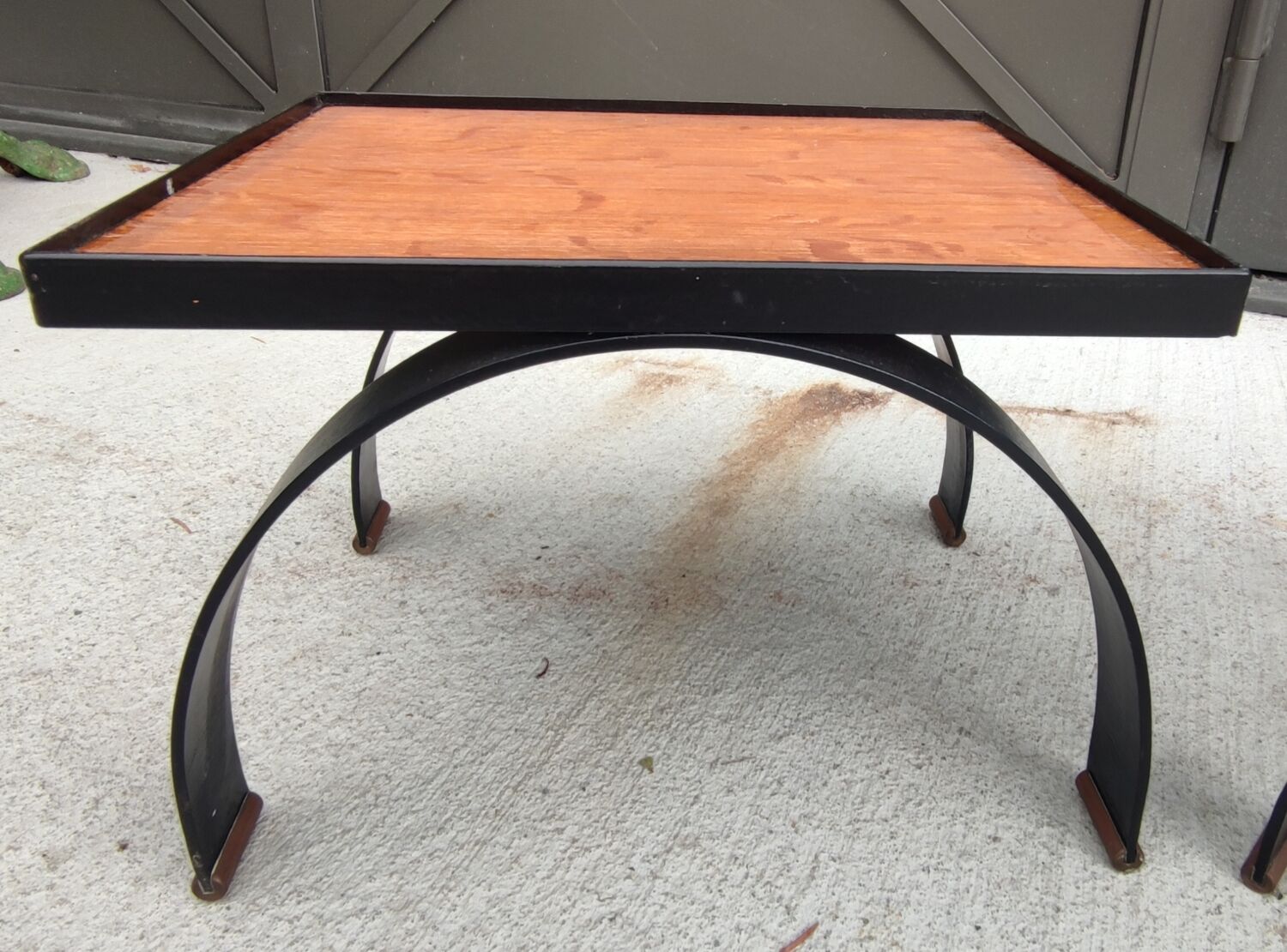 Paire de petites tables design