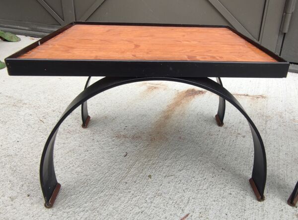 Paire de petites tables design