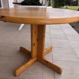 Vintage round table in solid pine